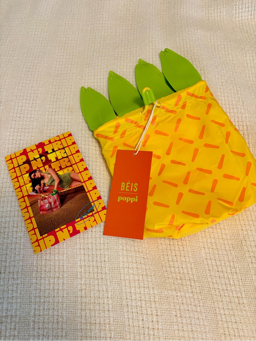 BÉIS Poppi Pineapple Drawstring Pouch - Beach Blanket- Limited Edition NWT